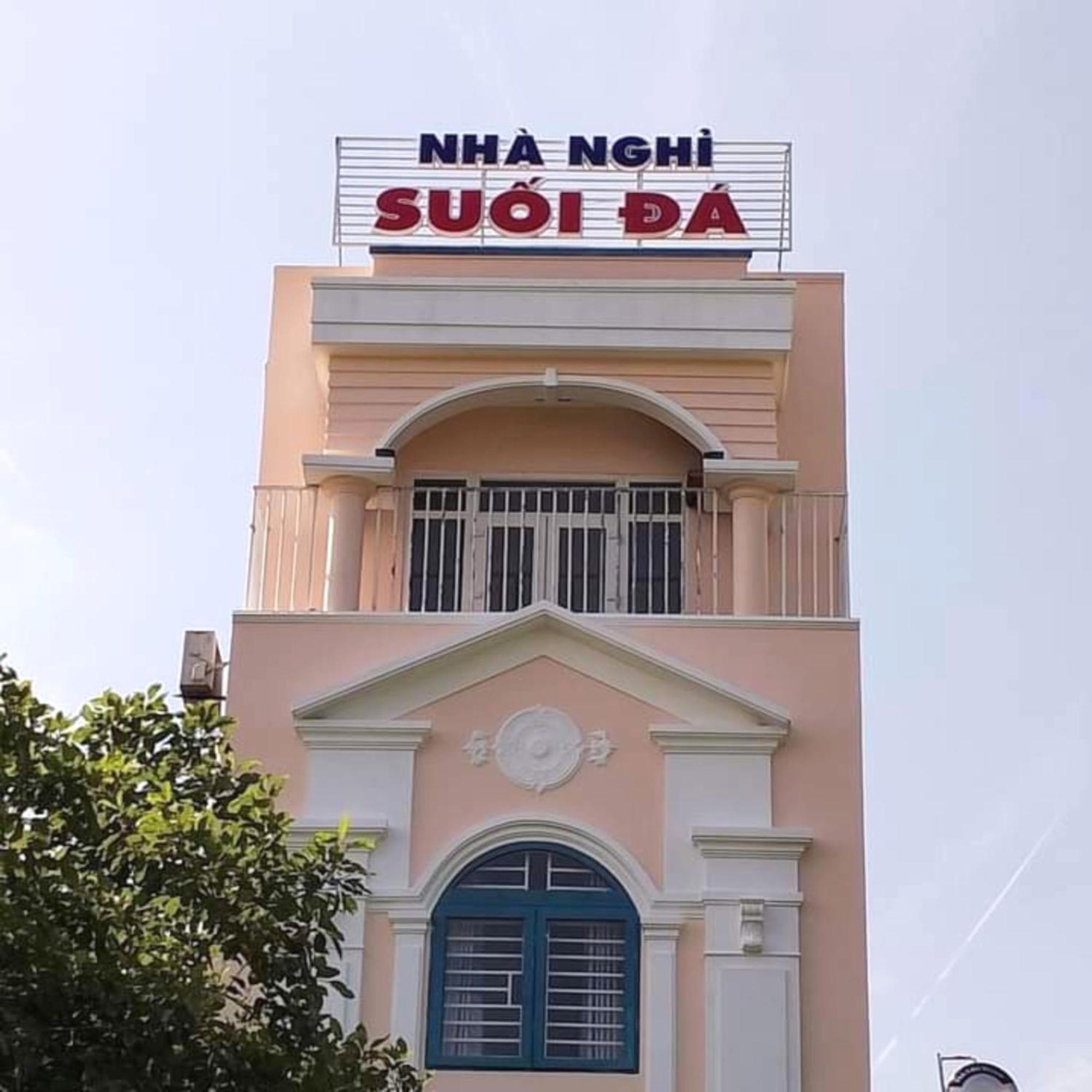 Oyo 1187 Suoi Da Motel Da Nang Exteriör bild